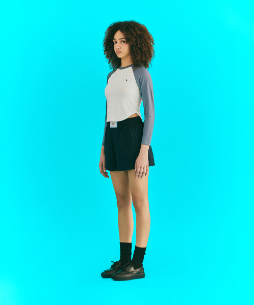 ERER(エルエル)の「Embroidered Logo Raglan T-Shirt Steal Blue(Tシャツ/カットソー・レディース・ブルーグレー・1/2)」の5枚目の写真