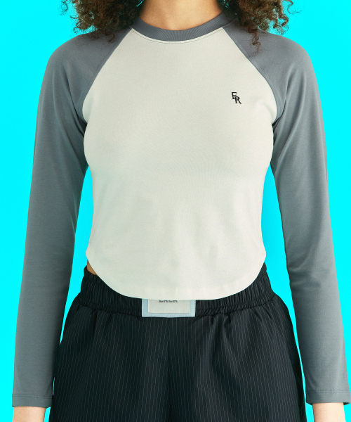 ERER(エルエル)の「Embroidered Logo Raglan T-Shirt Steal Blue(Tシャツ/カットソー・レディース・ブルーグレー・1/2)」の6枚目の写真