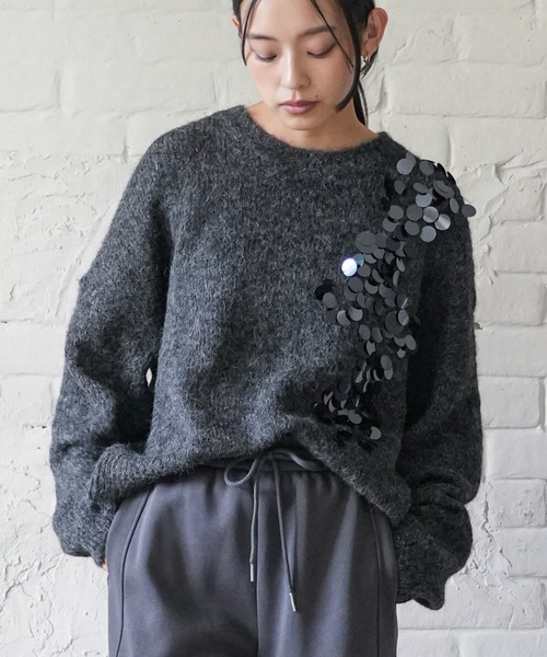 mili an deni（ミリアンデニ）の「スパンコールニットプルオーバー（ニット/セーター・レディース・オフホワイト/ブラック/ライトグレー・M）」の3枚目の写真
