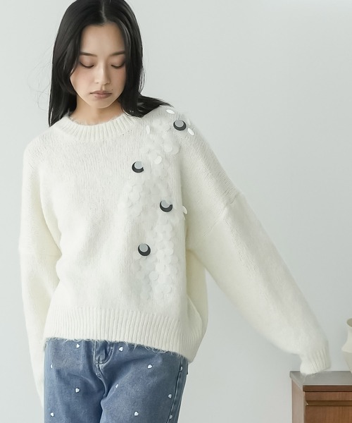 mili an deni（ミリアンデニ）の「スパンコールニットプルオーバー（ニット/セーター・レディース・オフホワイト/ブラック/ライトグレー・M）」の4枚目の写真