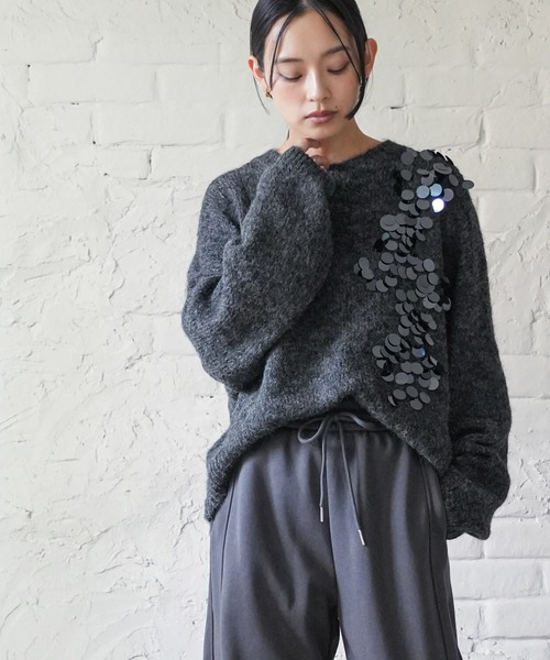 mili an deni（ミリアンデニ）の「スパンコールニットプルオーバー（ニット/セーター・レディース・オフホワイト/ブラック/ライトグレー・M）」の8枚目の写真