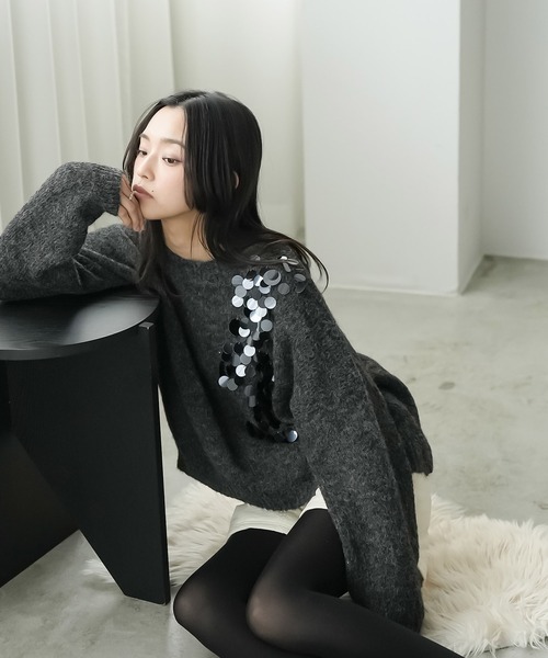 mili an deni（ミリアンデニ）の「スパンコールニットプルオーバー（ニット/セーター・レディース・オフホワイト/ブラック/ライトグレー・M）」の10枚目の写真