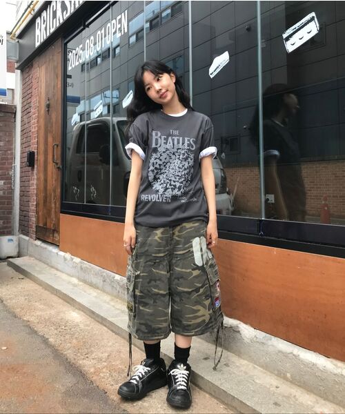 MAINBOOTH（メインブース）の「[ビートルズ] リボルバーTシャツ(チャコール)（Tシャツ/カットソー・レディース・その他・2/3/1）」の7枚目の写真