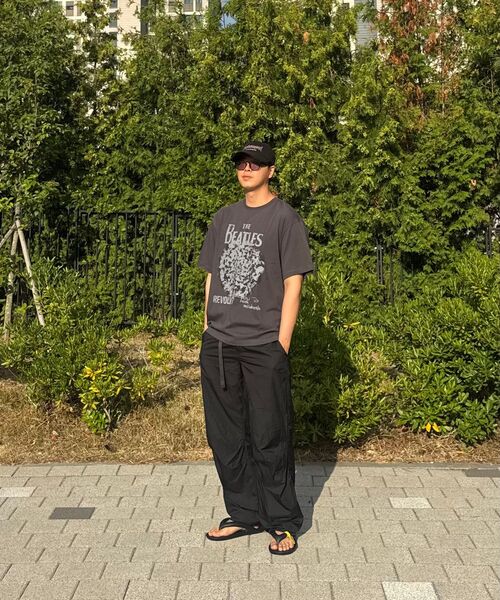 MAINBOOTH（メインブース）の「[ビートルズ] リボルバーTシャツ(チャコール)（Tシャツ/カットソー・レディース・その他・2/3/1）」の4枚目の写真