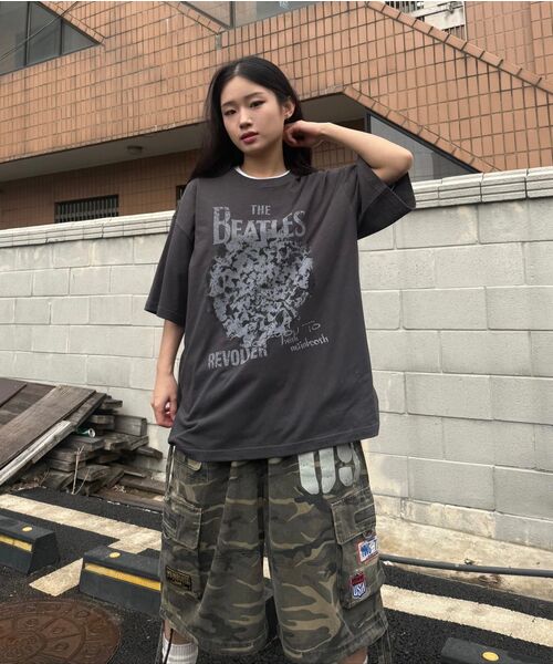 MAINBOOTH（メインブース）の「[ビートルズ] リボルバーTシャツ(チャコール)（Tシャツ/カットソー・レディース・その他・2/3/1）」の2枚目の写真