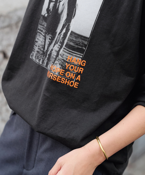 FRAMeWORK（フレームワーク）の「ホースフォトロングTシャツ（Tシャツ/カットソー・レディース・チャコールグレー/ホワイト・FREE）」の11枚目の写真