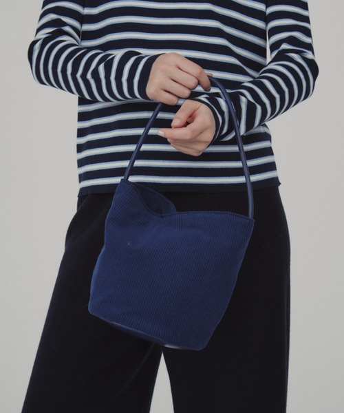 duei（デュイ）の「コーデュロイミニバケツバッグ（ショルダーバッグ・レディース・ブルー/アイボリー/ブラウン/ブラック・FREE）」の4枚目の写真