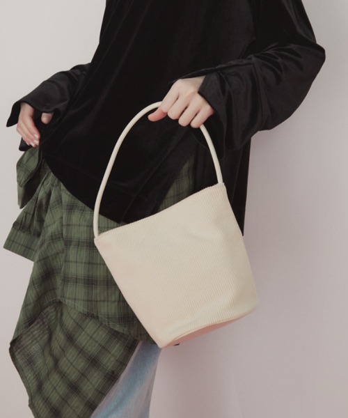 duei（デュイ）の「コーデュロイミニバケツバッグ（ショルダーバッグ・レディース・ブルー/アイボリー/ブラウン/ブラック・FREE）」の3枚目の写真