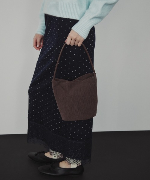 duei（デュイ）の「コーデュロイミニバケツバッグ（ショルダーバッグ・レディース・ブルー/アイボリー/ブラウン/ブラック・FREE）」の7枚目の写真