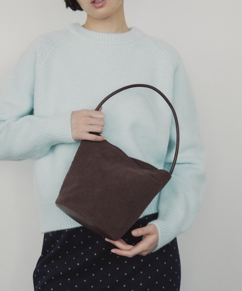 duei（デュイ）の「コーデュロイミニバケツバッグ（ショルダーバッグ・レディース・ブルー/アイボリー/ブラウン/ブラック・FREE）」の8枚目の写真