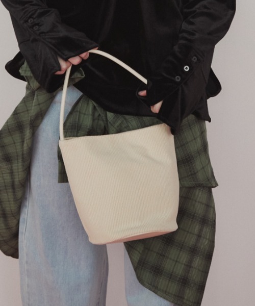 duei（デュイ）の「コーデュロイミニバケツバッグ（ショルダーバッグ・レディース・ブルー/アイボリー/ブラウン/ブラック・FREE）」の19枚目の写真