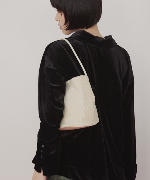 duei（デュイ）の「コーデュロイミニバケツバッグ（ショルダーバッグ・レディース・ブルー/アイボリー/ブラウン/ブラック・FREE）」の11枚目の写真