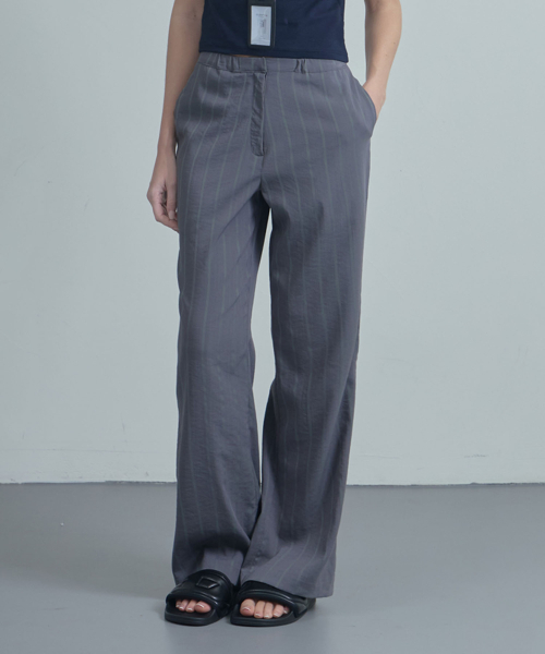 MOIREMOA（モアレモア）の「Stripe Straight Slacks - Charcoal（スラックス・レディース・チャコール・FREE）」の2枚目の写真