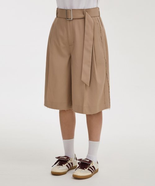 WaiKei(ワイケイ)の「カットアウトショートパンツベージュ(その他パンツ・レディース・その他・0/1/2/3)」の2枚目の写真