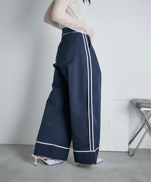 THE YOn（ザヨン）の「サイドラインロールアップタックパンツ（チノパンツ・レディース・ネイビー/ベージュ/ブラウン・S/M）」の7枚目の写真