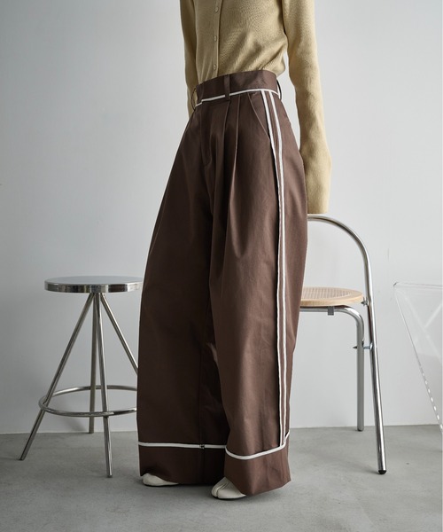 THE YOn（ザヨン）の「サイドラインロールアップタックパンツ（チノパンツ・レディース・ネイビー/ベージュ/ブラウン・S/M）」の17枚目の写真