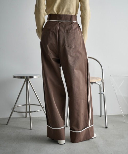 THE YOn（ザヨン）の「サイドラインロールアップタックパンツ（チノパンツ・レディース・ネイビー/ベージュ/ブラウン・S/M）」の19枚目の写真