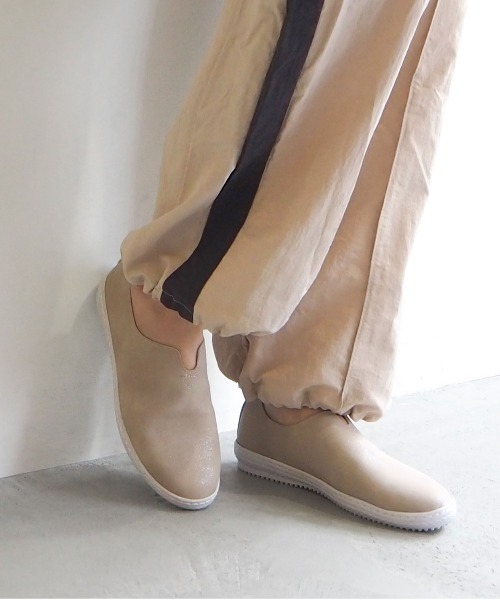 enchanted（エンチャンテッド）の「《MELLOW》【魔法の靴】ソフトバブーシュ（スリッポン・レディース・シルバー/アイボリー/ブルーグレー/ブラック/プラチナム/パイソン/アンティークシルバー/ベージュ/ピンク・24/23.5/23/22.5/25.5/25/24.5）」の8枚目の写真