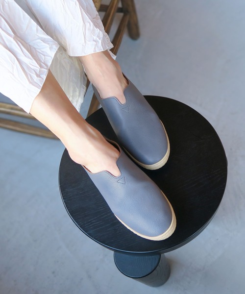 enchanted（エンチャンテッド）の「《MELLOW》【魔法の靴】ソフトバブーシュ（スリッポン・レディース・シルバー/アイボリー/ブルーグレー/ブラック/プラチナム/パイソン/アンティークシルバー/ベージュ/ピンク・24/23.5/23/22.5/25.5/25/24.5）」の4枚目の写真