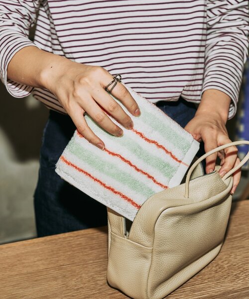 BIRTHDAY BAR（バースデイバー）の「【GRANN グラン】HAND TOWEL　ハンドタオル（ハンカチ/ハンドタオル・レディース・ブラック/ブルー系その他/グリーン系その他2・0）」の3枚目の写真