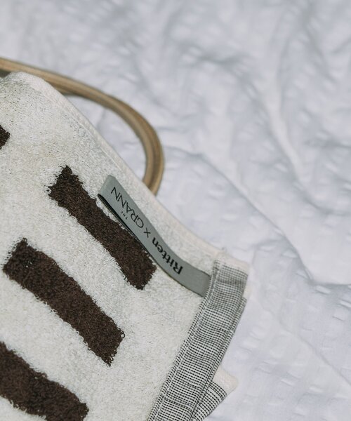 BIRTHDAY BAR（バースデイバー）の「【GRANN グラン】HAND TOWEL　ハンドタオル（ハンカチ/ハンドタオル・レディース・ブラック/ブルー系その他/グリーン系その他2・0）」の5枚目の写真