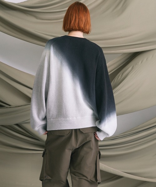 MAISON SPECIAL(メゾンスペシャル)の「《UNISEX》Cotton Bulky Acrylic Blend Prime-Over Gradation Dyeing Knit/コットンバルキーアクリルブレンドグラデーションダイニット【MAISON SPECIAL/メゾンスペシャル】(ニット/セーター・メンズ・ブラック/ブルー・0/1/2)」の12枚目の写真