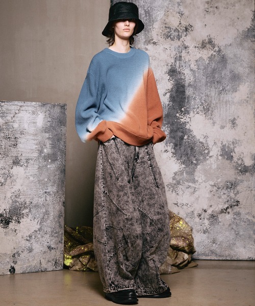 MAISON SPECIAL(メゾンスペシャル)の「《UNISEX》Cotton Bulky Acrylic Blend Prime-Over Gradation Dyeing Knit/コットンバルキーアクリルブレンドグラデーションダイニット【MAISON SPECIAL/メゾンスペシャル】(ニット/セーター・メンズ・ブラック/ブルー・0/1/2)」の6枚目の写真