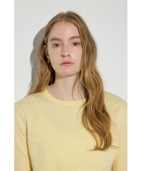 AZUL by moussy(アズールバイマウジー)の「カシミヤミックスクルーネックニット(ニット/セーター・レディース・ライトブルー/ブラック/オフホワイト/杢グレー/ライトイエロー・MEDIUM/SMALL)」の6枚目の写真