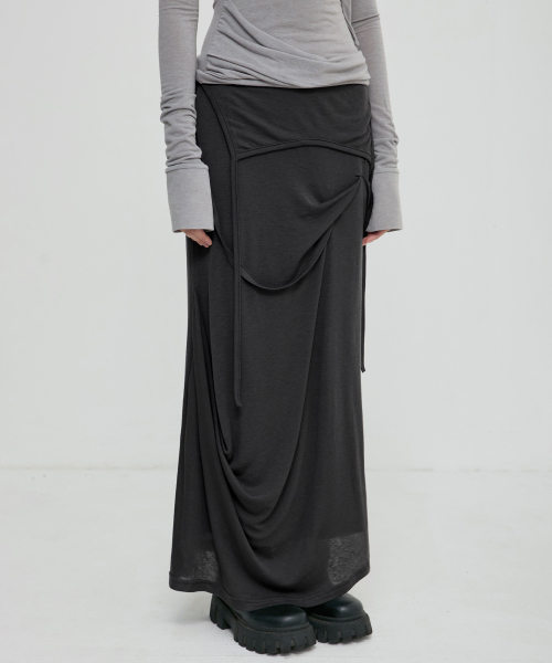 FLAREUP(フレアアップ)の「Asymmetrical Draped Long Skirt (FL-263_Black)(スカート・レディース・ブラック・OS)」の2枚目の写真