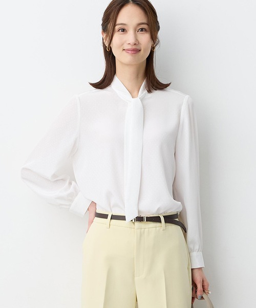 A/C DESIGN BY ALPHA CUBIC(エーシーデザインバイアルファキュービック)の「ドットボウタイブラス【ファーストライン】(シャツ/ブラウス・レディース・ネイビー/オフホワイト・9号/11号/13号)」の2枚目の写真