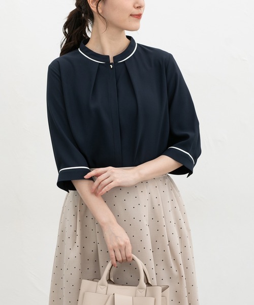 Honeys（ハニーズ）の「６分袖配色ブラウス（シャツ/ブラウス・レディース・ブラック系その他/グレイッシュブルー/ネイビー/イエロー系その他/アイボリー・S/M/LL/L/3L）」の3枚目の写真