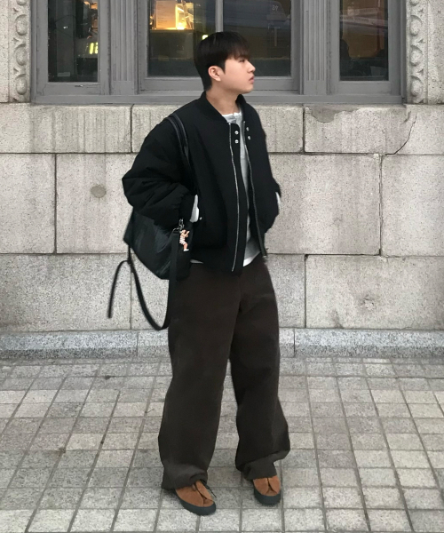 BASEMOMENT（ベースモーメント）の「シンチバックカーブドコーデュロイパンツダークブラウン（その他パンツ・メンズ・その他・MEDIUM/LARGE/X-LARGE）」の6枚目の写真