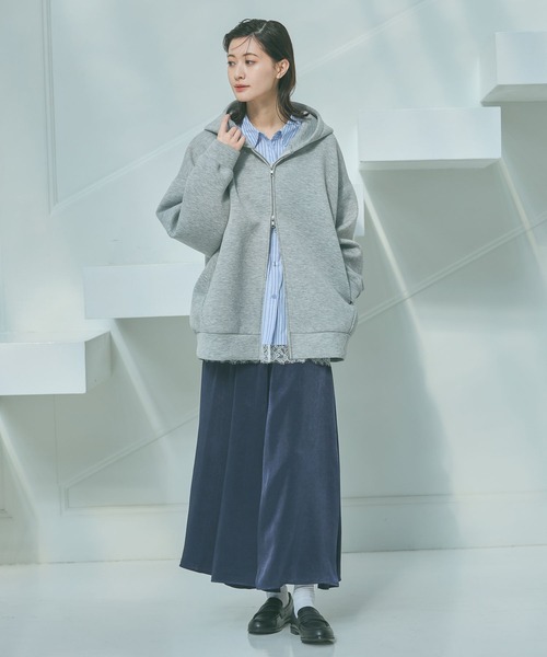 LAKOLE（ラコレ）の「フィブリルフレアスカート / 654268（スカート・レディース・グレー/オフホワイト/ネイビー・LARGE/MEDIUM）」の4枚目の写真