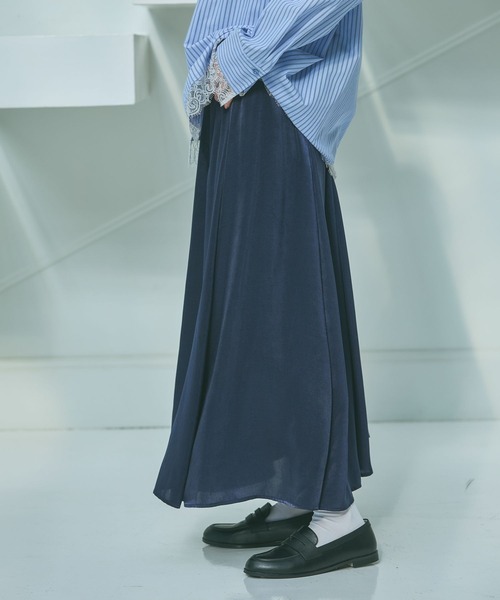 LAKOLE（ラコレ）の「フィブリルフレアスカート / 654268（スカート・レディース・グレー/オフホワイト/ネイビー・LARGE/MEDIUM）」の9枚目の写真