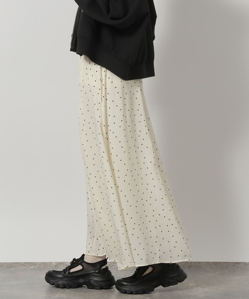LAKOLE（ラコレ）の「フィブリルフレアスカート / 654268（スカート・レディース・グレー/オフホワイト/ネイビー・LARGE/MEDIUM）」の14枚目の写真