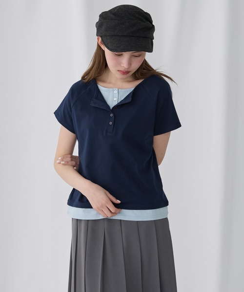Unblend(アンブレンド)の「【Unblend】フェイクレイヤード アソート ヘンリーネック ラグラン半袖Tシャツ(Tシャツ/カットソー・レディース・オフホワイト/ブラック/ブラウン/チャコール/ネイビー・FREE)」の5枚目の写真