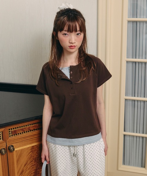 Unblend(アンブレンド)の「【Unblend】フェイクレイヤード アソート ヘンリーネック ラグラン半袖Tシャツ(Tシャツ/カットソー・レディース・オフホワイト/ブラック/ブラウン/チャコール/ネイビー・FREE)」の16枚目の写真