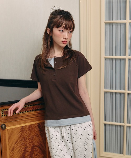 Unblend(アンブレンド)の「【Unblend】フェイクレイヤード アソート ヘンリーネック ラグラン半袖Tシャツ(Tシャツ/カットソー・レディース・オフホワイト/ブラック/ブラウン/チャコール/ネイビー・FREE)」の17枚目の写真