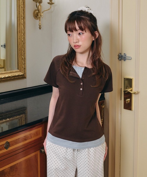 Unblend(アンブレンド)の「【Unblend】フェイクレイヤード アソート ヘンリーネック ラグラン半袖Tシャツ(Tシャツ/カットソー・レディース・オフホワイト/ブラック/ブラウン/チャコール/ネイビー・FREE)」の20枚目の写真