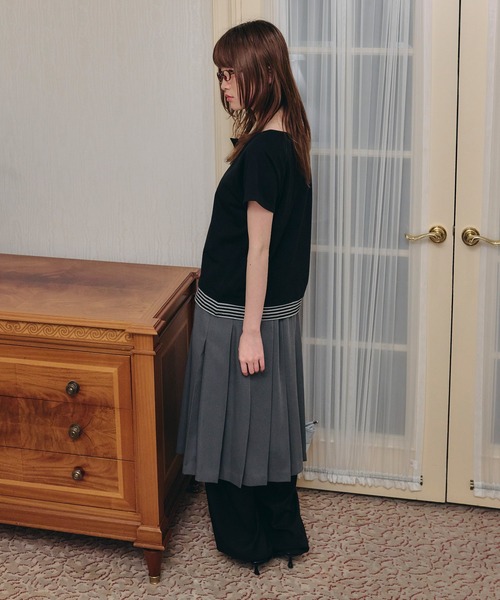 Unblend(アンブレンド)の「【Unblend】フェイクレイヤード アソート ヘンリーネック ラグラン半袖Tシャツ(Tシャツ/カットソー・レディース・オフホワイト/ブラック/ブラウン/チャコール/ネイビー・FREE)」の9枚目の写真