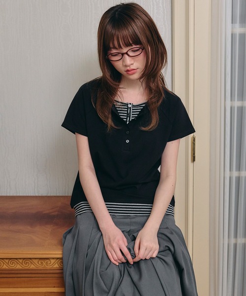 Unblend(アンブレンド)の「【Unblend】フェイクレイヤード アソート ヘンリーネック ラグラン半袖Tシャツ(Tシャツ/カットソー・レディース・オフホワイト/ブラック/ブラウン/チャコール/ネイビー・FREE)」の11枚目の写真