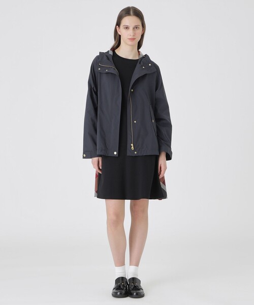 BLUE LABEL CRESTBRIDGE（ブルーレーベルクレストブリッジ）の「【はっ水・防風・花粉・透湿】ケミラマウンテンパーカー（マウンテンパーカー・レディース・ベージュ/ダークネイビー・36/38）」の3枚目の写真