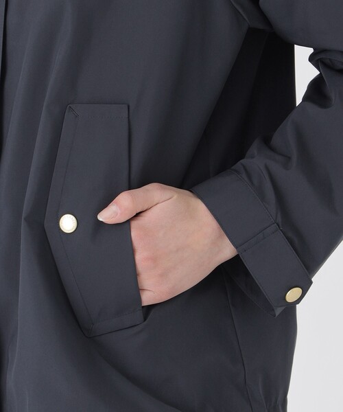 BLUE LABEL CRESTBRIDGE（ブルーレーベルクレストブリッジ）の「【はっ水・防風・花粉・透湿】ケミラマウンテンパーカー（マウンテンパーカー・レディース・ベージュ/ダークネイビー・36/38）」の8枚目の写真