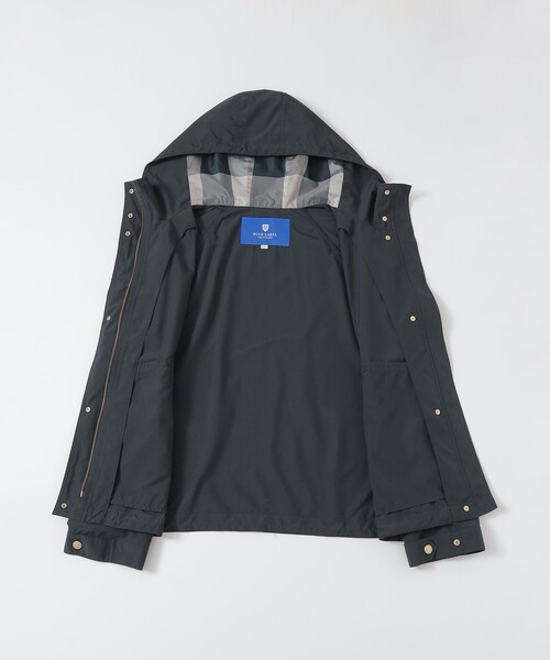 BLUE LABEL CRESTBRIDGE（ブルーレーベルクレストブリッジ）の「【はっ水・防風・花粉・透湿】ケミラマウンテンパーカー（マウンテンパーカー・レディース・ベージュ/ダークネイビー・36/38）」の9枚目の写真