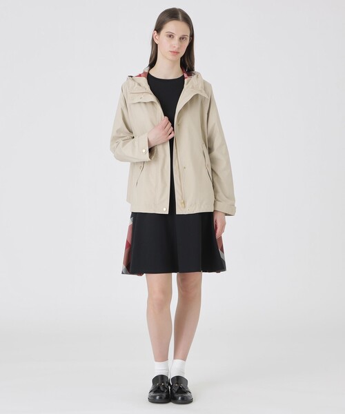 BLUE LABEL CRESTBRIDGE（ブルーレーベルクレストブリッジ）の「【はっ水・防風・花粉・透湿】ケミラマウンテンパーカー（マウンテンパーカー・レディース・ベージュ/ダークネイビー・36/38）」の11枚目の写真