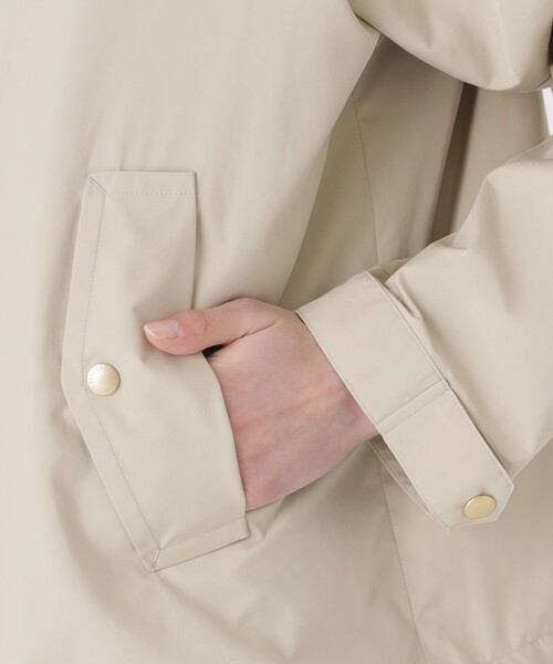 BLUE LABEL CRESTBRIDGE（ブルーレーベルクレストブリッジ）の「【はっ水・防風・花粉・透湿】ケミラマウンテンパーカー（マウンテンパーカー・レディース・ベージュ/ダークネイビー・36/38）」の16枚目の写真