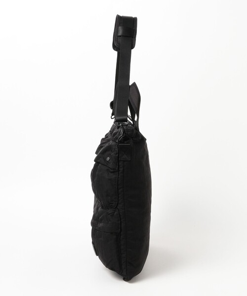 C.P. COMPANY(シーピーカンパニー)の「C.P. Company / Nylon B Tote Bag(ショルダーバッグ・メンズ・ブラック・ONE SIZE)」の2枚目の写真