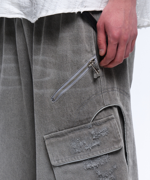 RSSC(アールエスエスシー)の「CONVERTIBLE DESTROYED CARGO DENIM PANTS - GRAY(デニムパンツ・メンズ・その他・2/1)」の9枚目の写真