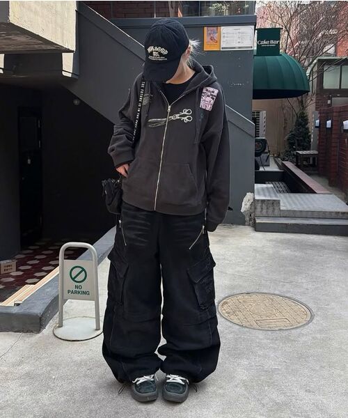 RSSC(アールエスエスシー)の「CONVERTIBLE DESTROYED CARGO DENIM PANTS - GRAY(デニムパンツ・レディース・その他・2/1)」の17枚目の写真
