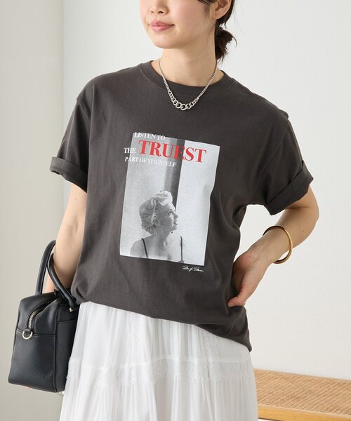 RIVE DROITE(リヴドロワ)の「【目を惹く大人のフォトTee】MarilynフォトTee(Tシャツ/カットソー・レディース・チャコールグレー/オフホワイト・FREE)」の7枚目の写真
